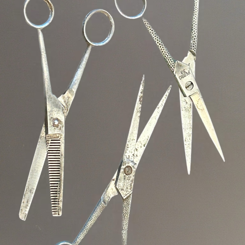 Three Vintage Barber Shears - Picture 2 of 9